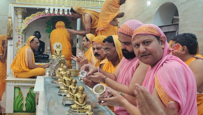 झुमरी तिलैया के दिगम्बर जैन बड़ा मंदिर में 91वें वर्ष पर भव्य महामस्तिकाभिषेक